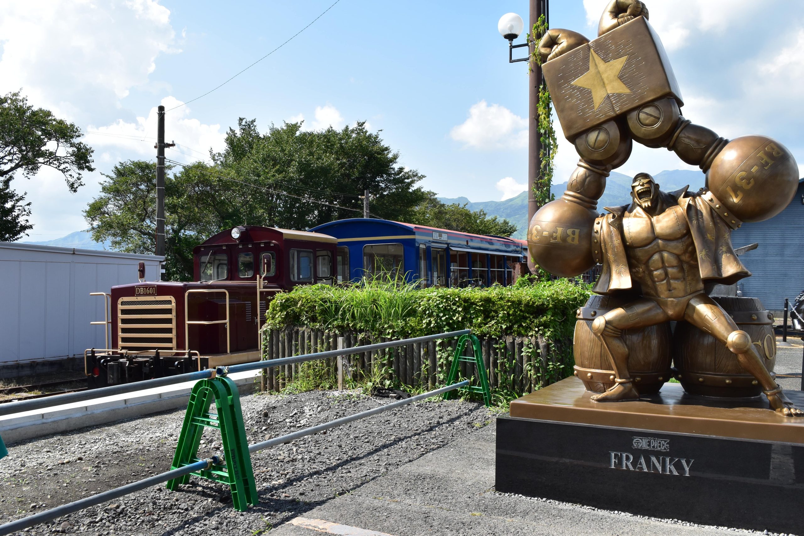 高森駅 トロッコ列車とフランキー