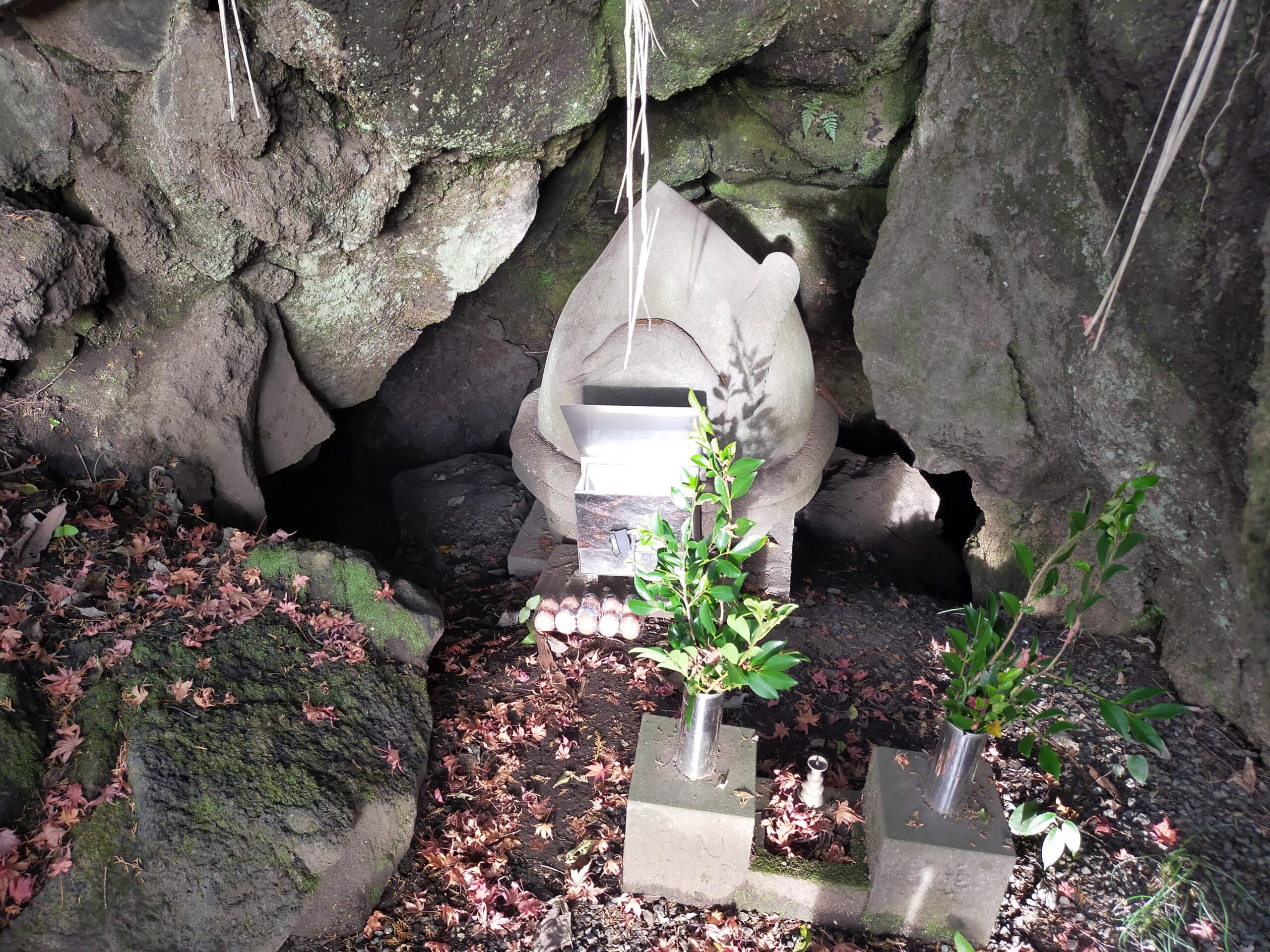 赤水白蛇神社 洞窟