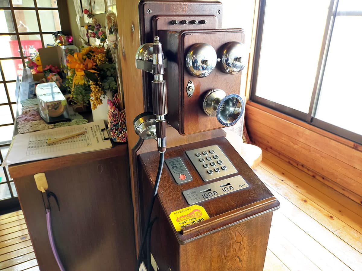 山水苑 昔の電話機