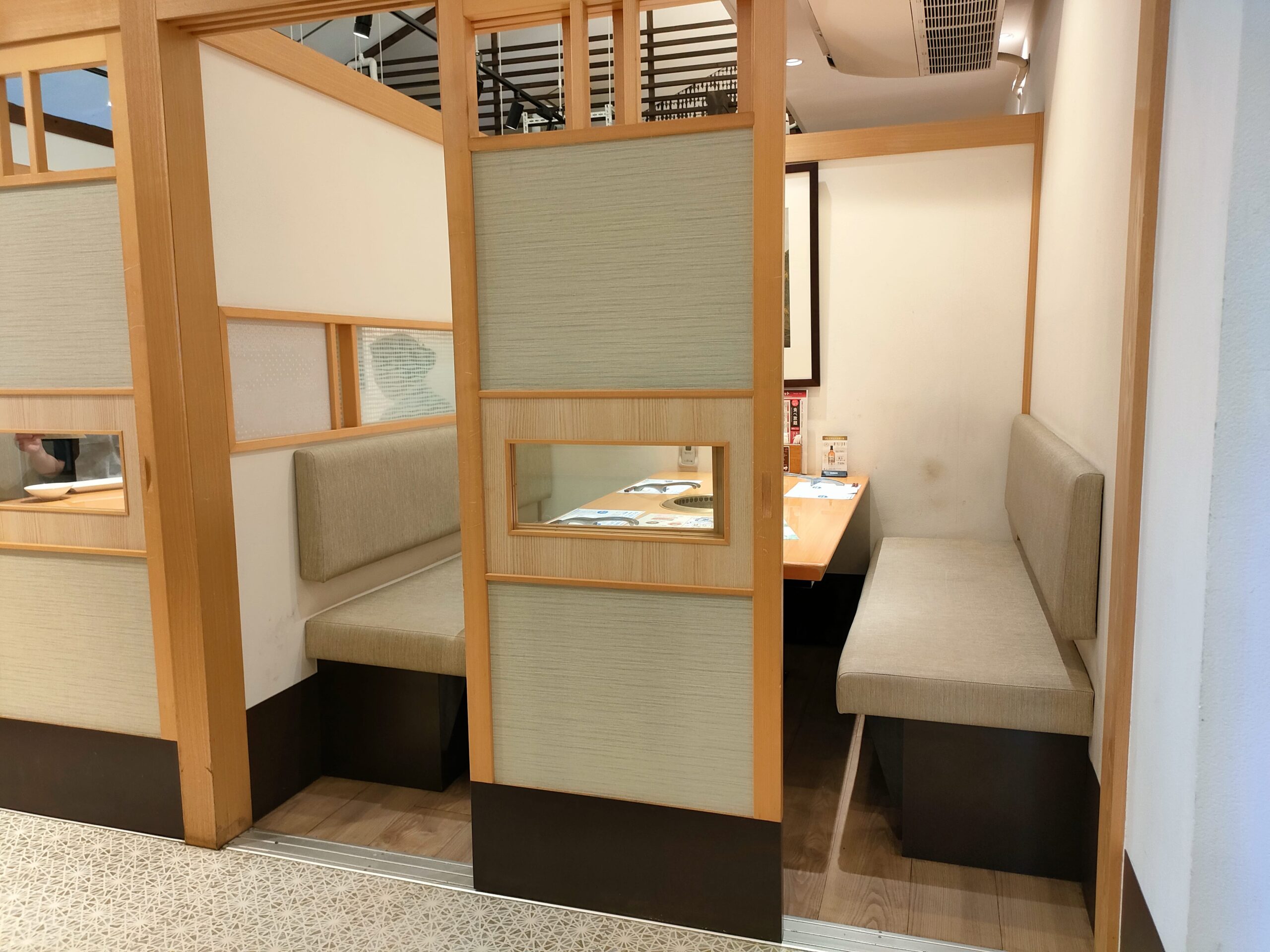 炙り番や 東町店 テーブル席