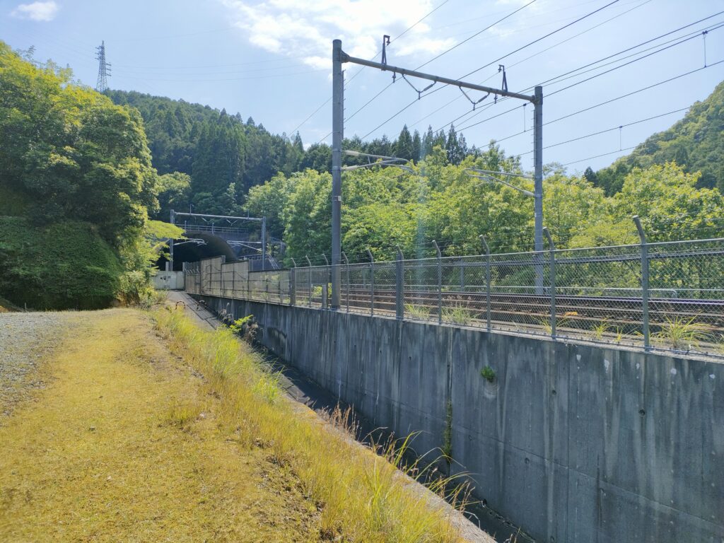 新幹線の見える憩いの広場