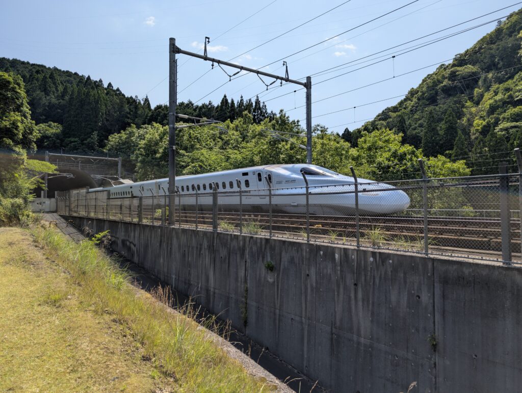 新幹線の見える憩いの広場