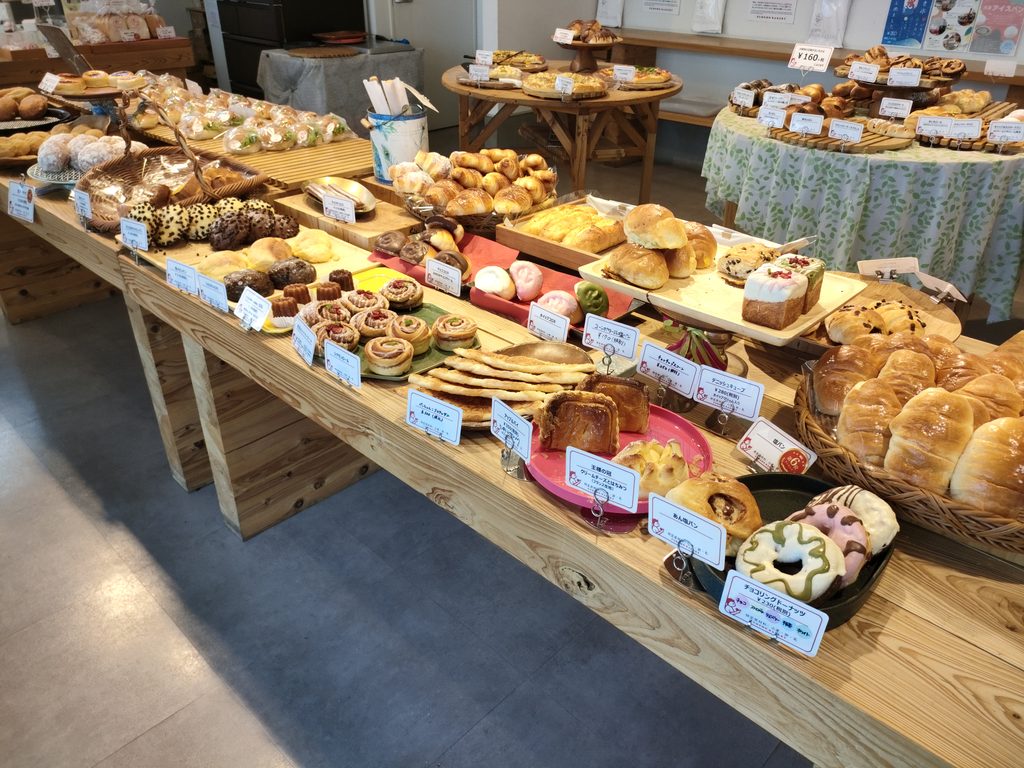 スモモ ベーカリー 光の森店